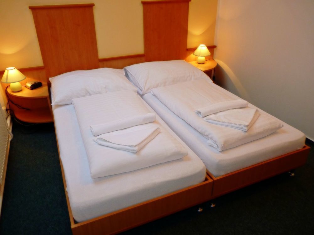 Garni G Hotel Zilina Ngoại thất bức ảnh