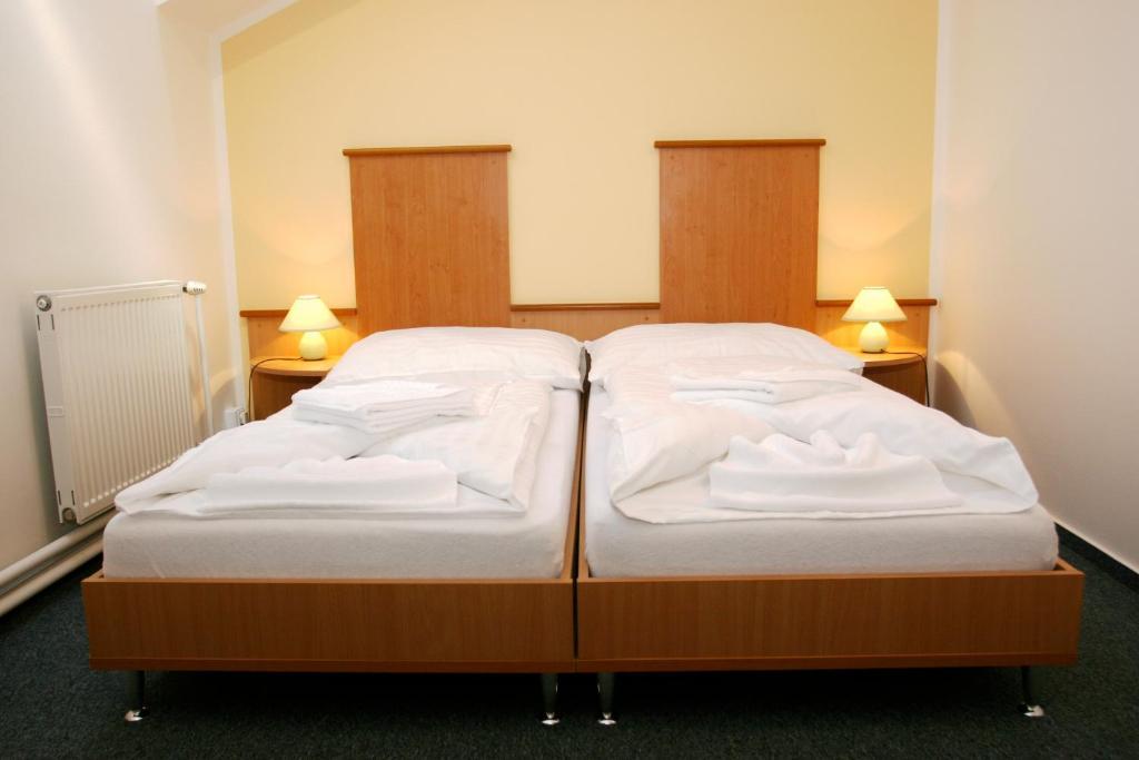 Garni G Hotel Zilina Ngoại thất bức ảnh